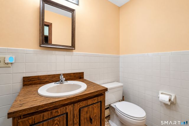 17 Greenbriar Circle, Fairfield, CT 06824