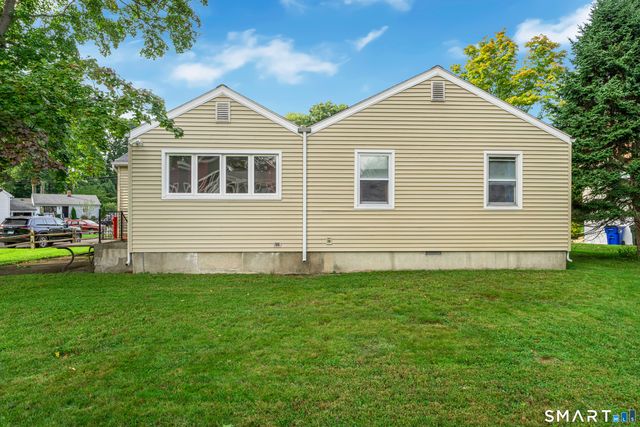 17 Greenbriar Circle, Fairfield, CT 06824