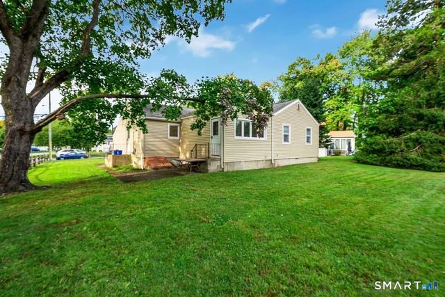 17 Greenbriar Circle, Fairfield, CT 06824