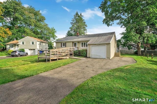 17 Greenbriar Circle, Fairfield, CT 06824