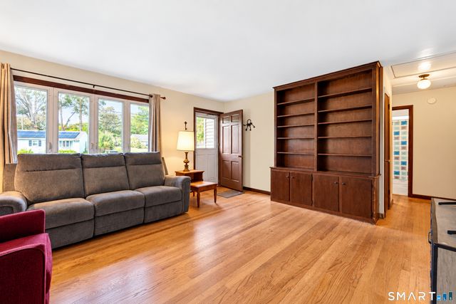 17 Greenbriar Circle, Fairfield, CT 06824