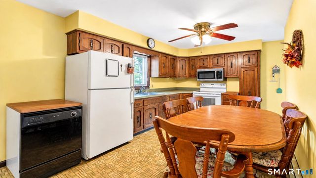 17 Greenbriar Circle, Fairfield, CT 06824