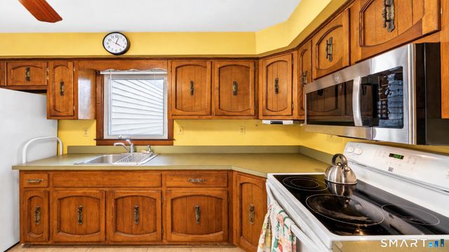 17 Greenbriar Circle, Fairfield, CT 06824