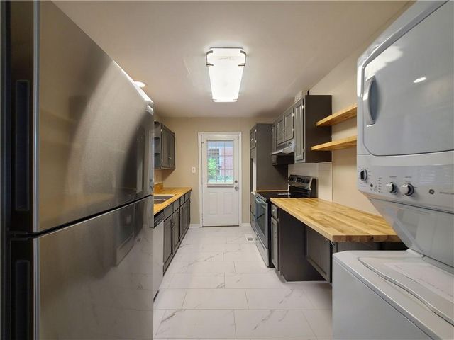 3225 Forrest Hills Drive, Hapeville, GA 30354