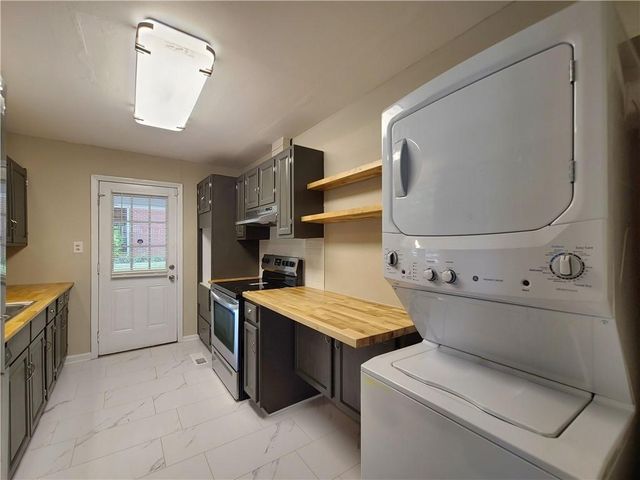 3225 Forrest Hills Drive, Hapeville, GA 30354