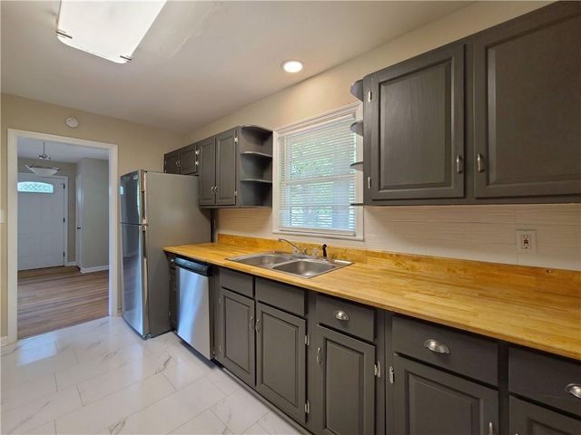 3225 Forrest Hills Drive, Hapeville, GA 30354