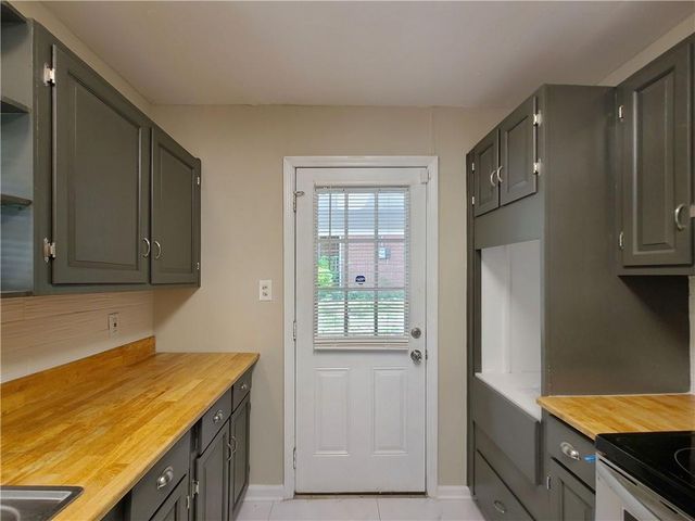 3225 Forrest Hills Drive, Hapeville, GA 30354