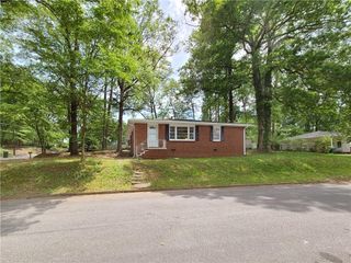 3225 Forrest Hills Drive, Hapeville, GA 30354