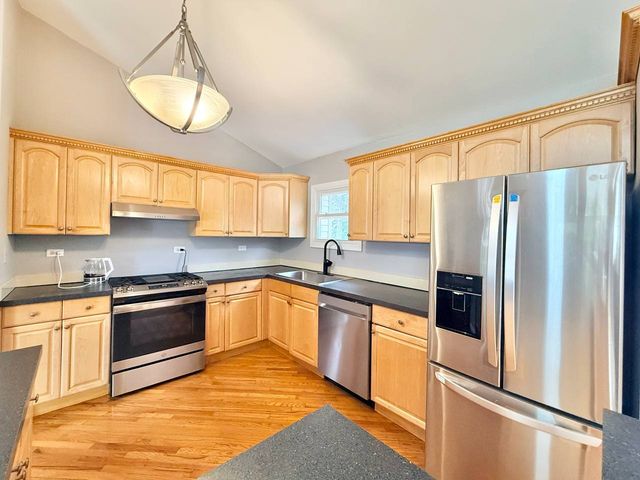 3 Catalpa Court, Woodridge, IL 60517