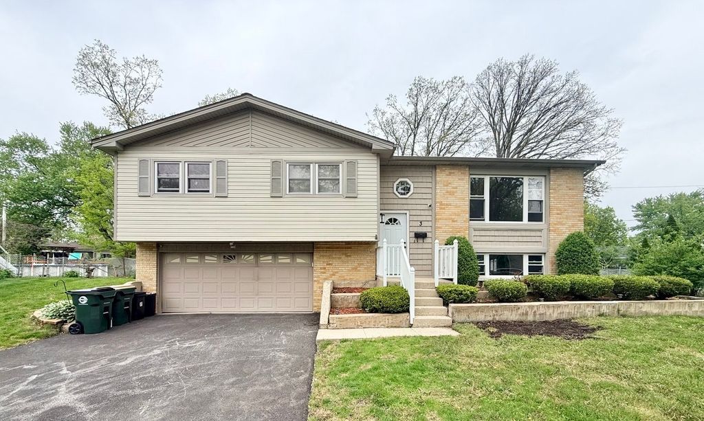 3 Catalpa Court, Woodridge, IL 60517