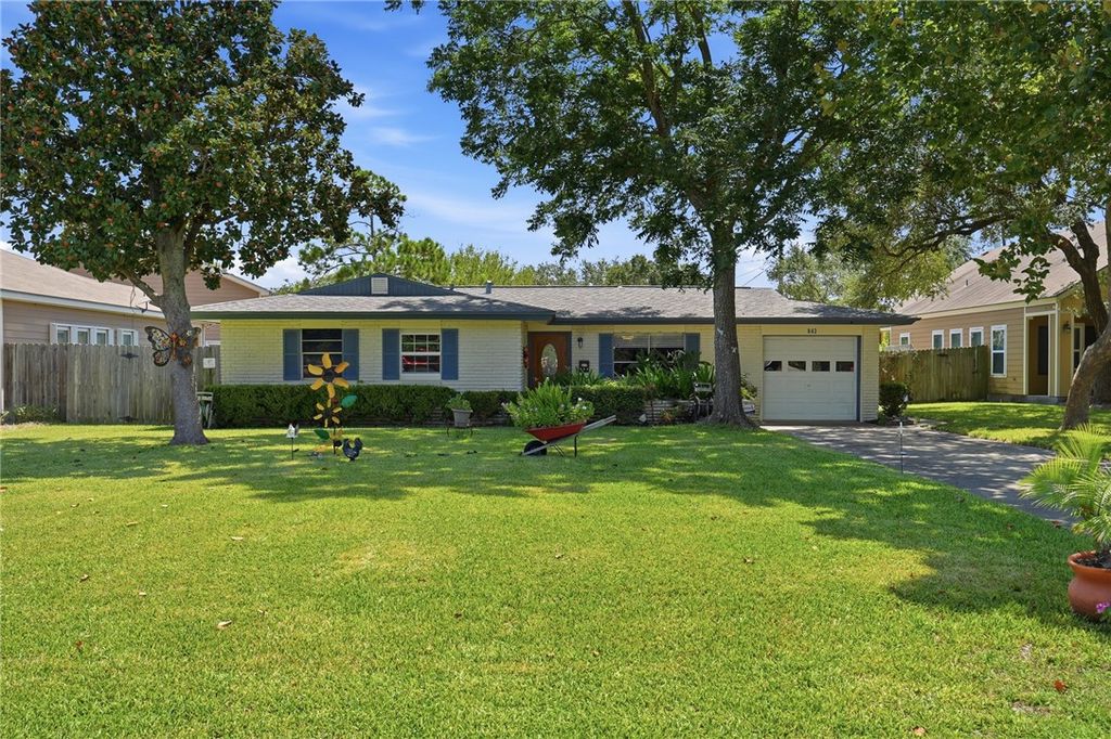 843 S Lamont St, Aransas Pass, TX 78336 — exterior