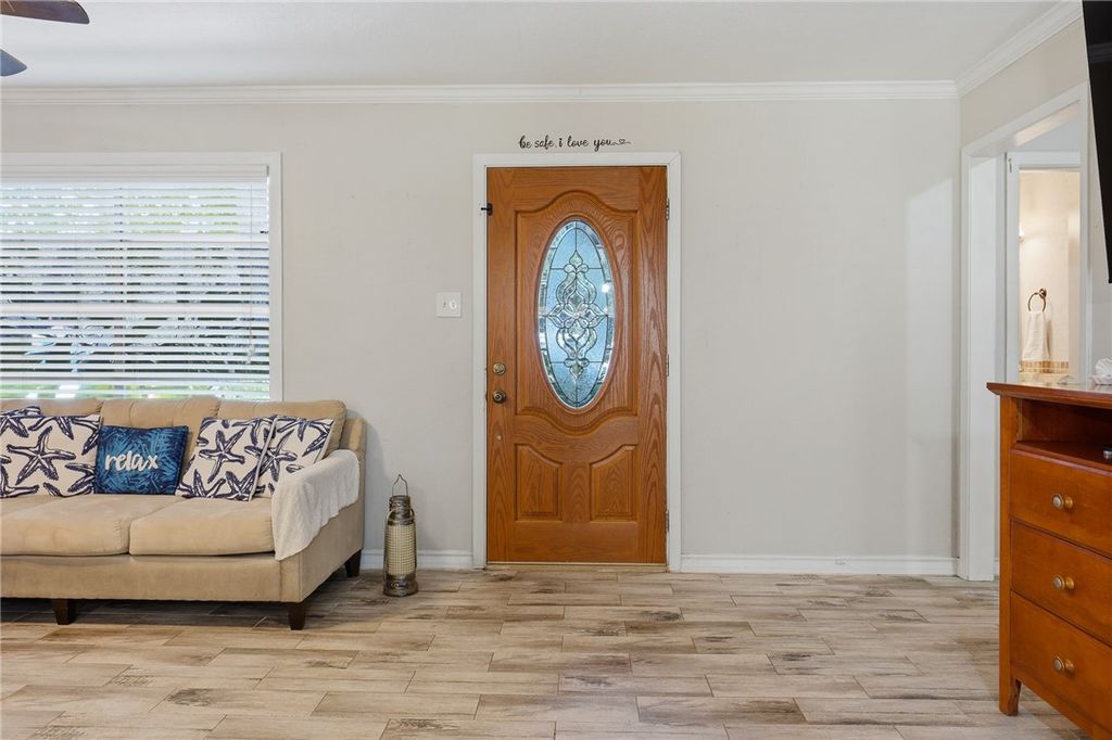 843 S Lamont St, Aransas Pass, TX 78336 — photo 5
