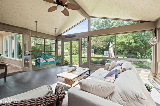 552 Middlesex Road, Grosse Pointe Park, MI 48230