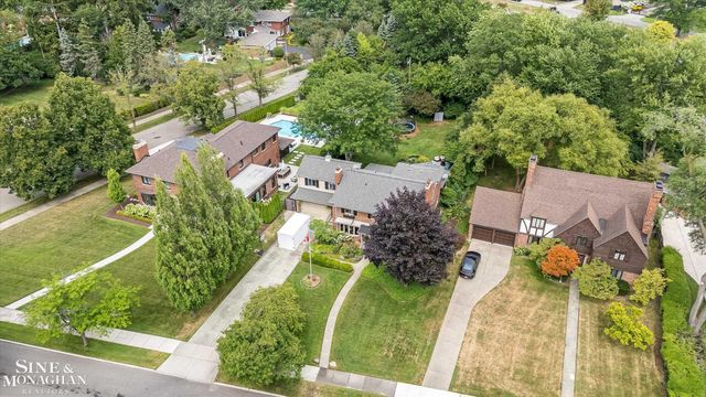 552 Middlesex Road, Grosse Pointe Park, MI 48230