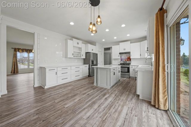 49184 Gracechurch Road, Macomb Township, MI 48044