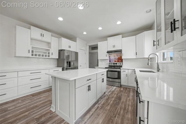 49184 Gracechurch Road, Macomb Township, MI 48044