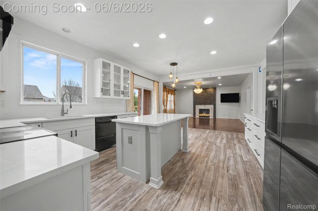49184 Gracechurch Road, Macomb Township, MI 48044