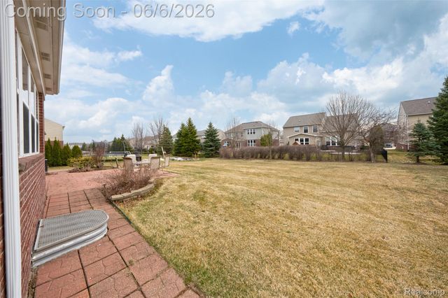 49184 Gracechurch Road, Macomb Township, MI 48044