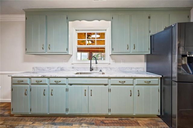 122 Michaels Woods Dr, Hampton, VA 23666