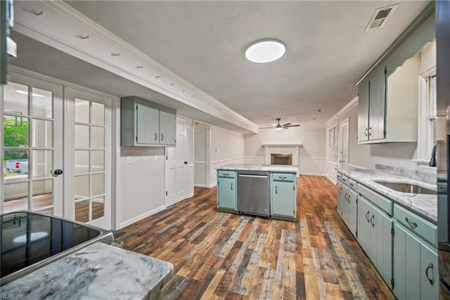 122 Michaels Woods Dr, Hampton, VA 23666