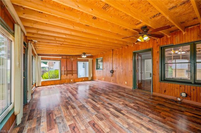 122 Michaels Woods Dr, Hampton, VA 23666