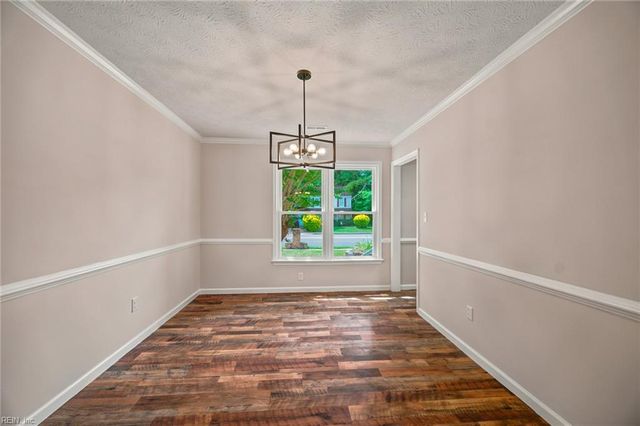 122 Michaels Woods Dr, Hampton, VA 23666
