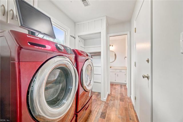 122 Michaels Woods Dr, Hampton, VA 23666