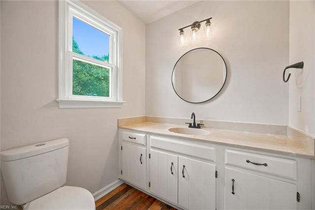 122 Michaels Woods Dr, Hampton, VA 23666
