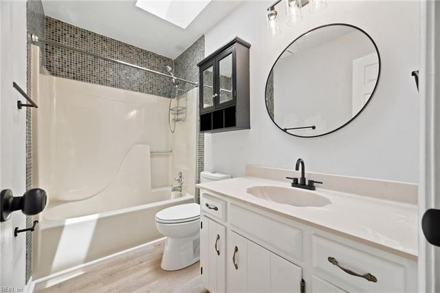 122 Michaels Woods Dr, Hampton, VA 23666