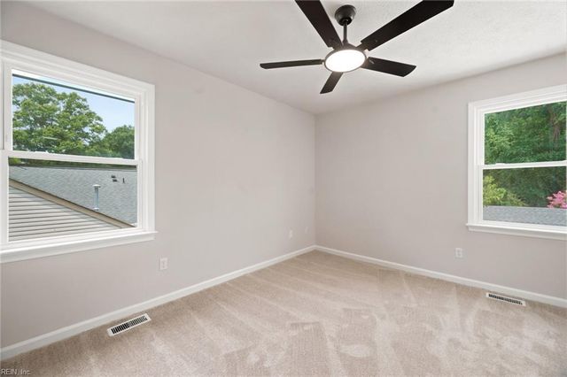 122 Michaels Woods Dr, Hampton, VA 23666