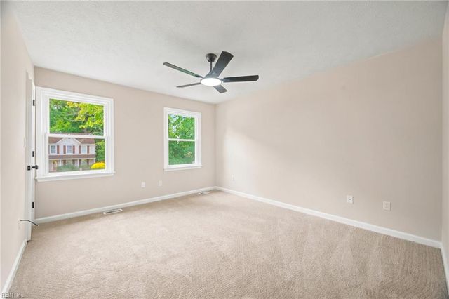 122 Michaels Woods Dr, Hampton, VA 23666
