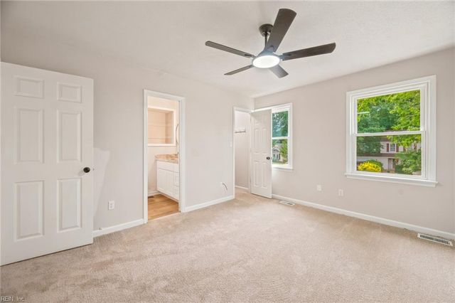 122 Michaels Woods Dr, Hampton, VA 23666