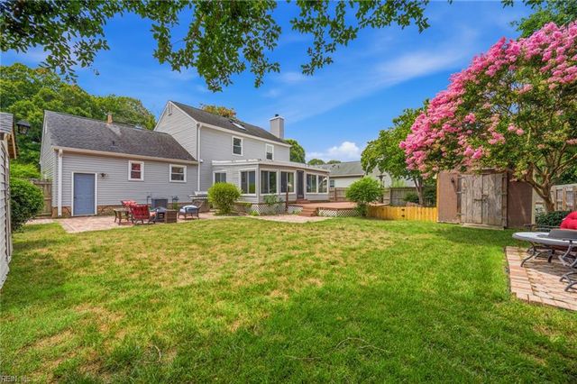122 Michaels Woods Dr, Hampton, VA 23666