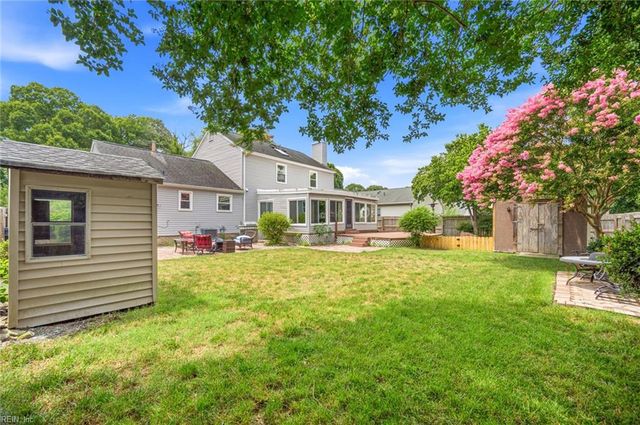 122 Michaels Woods Dr, Hampton, VA 23666