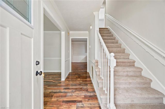122 Michaels Woods Dr, Hampton, VA 23666