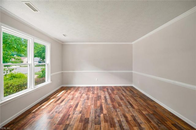 122 Michaels Woods Dr, Hampton, VA 23666
