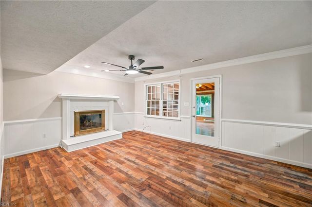 122 Michaels Woods Dr, Hampton, VA 23666