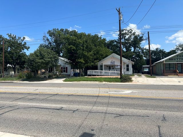1413 Broadway, Kerrville, TX 78028