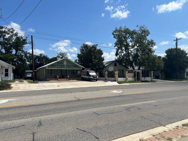 1413 Broadway, Kerrville, TX 78028