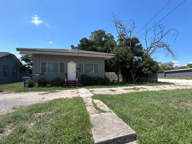 1413 Broadway, Kerrville, TX 78028