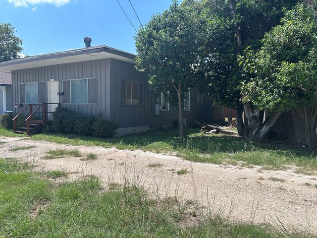 1413 Broadway, Kerrville, TX 78028