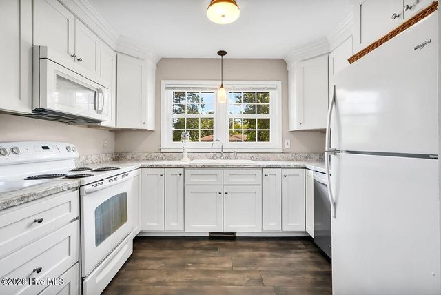 809 Pine Valley Drive, Wilmington, NC 28409