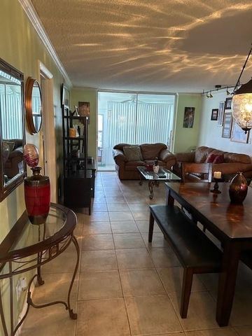 9350 Sunrise Lakes Boulevard 101, Sunrise, FL 33322
