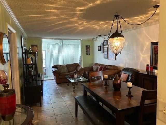 9350 Sunrise Lakes Boulevard 101, Sunrise, FL 33322