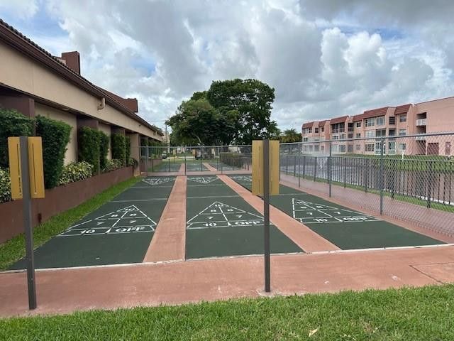 9350 Sunrise Lakes Boulevard 101, Sunrise, FL 33322