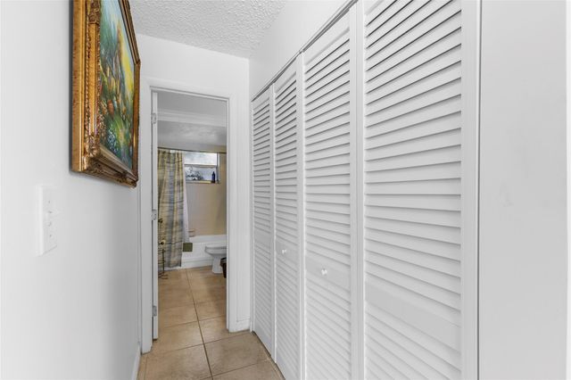 9350 Sunrise Lakes Boulevard 101, Sunrise, FL 33322