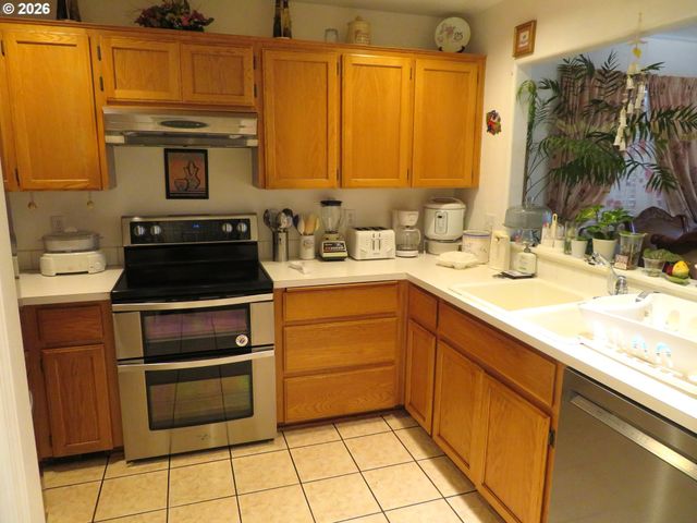 2485 N HOLLADAY St, Cornelius, OR 97113