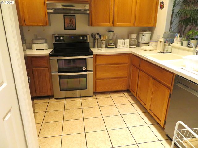 2485 N HOLLADAY St, Cornelius, OR 97113