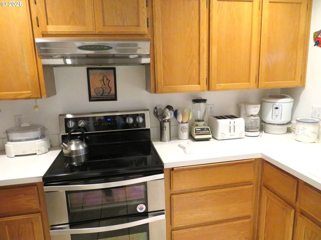 2485 N HOLLADAY St, Cornelius, OR 97113