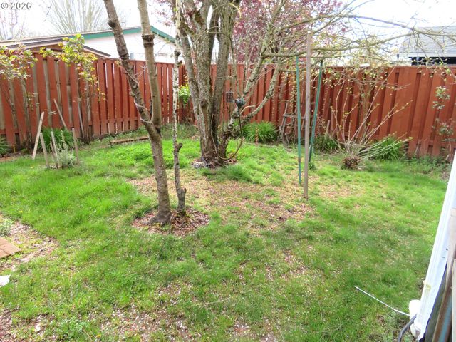 2485 N HOLLADAY St, Cornelius, OR 97113